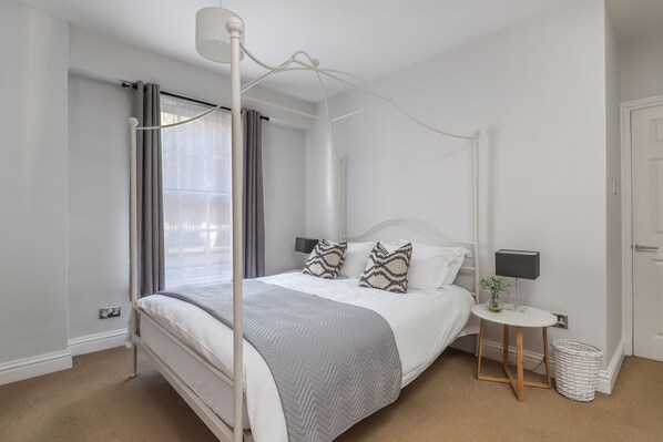 2 bedrooms, WiFi, bed sheets