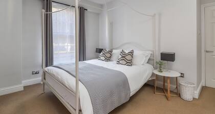Beautiful apartment in the centre of Winchester with parking!