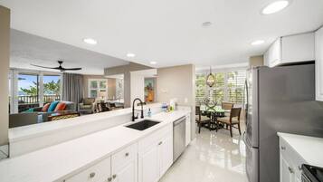 Fridge, microwave, stovetop, dishwasher