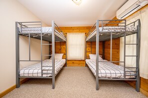 6 bedrooms, WiFi, bed sheets
