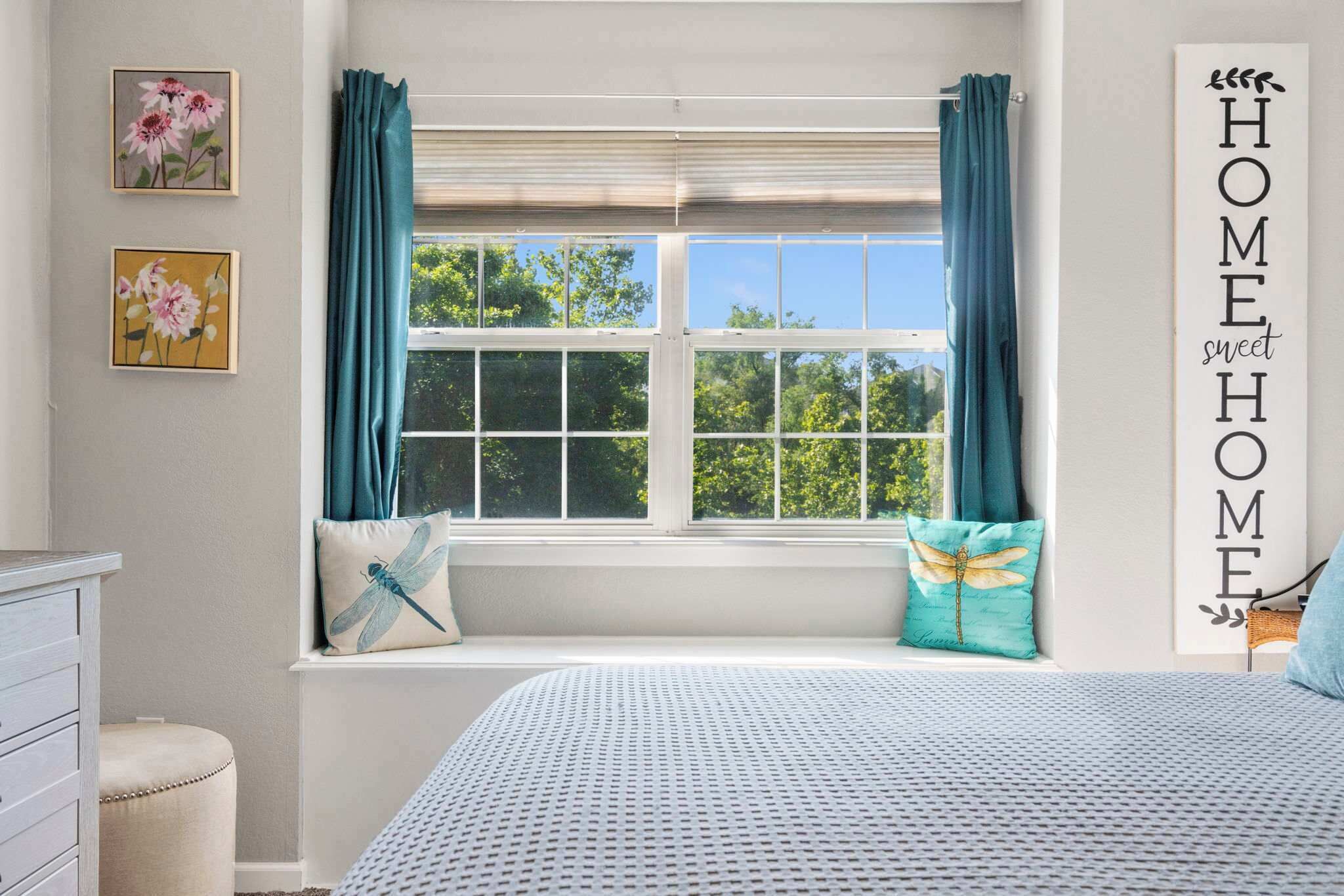 2 bedrooms, individually decorated, individually furnished, free WiFi