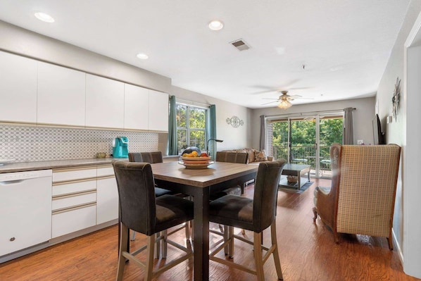 Condo, Multiple Beds, Balcony, Mountain View (Holiday Hills Getaway) | Interior