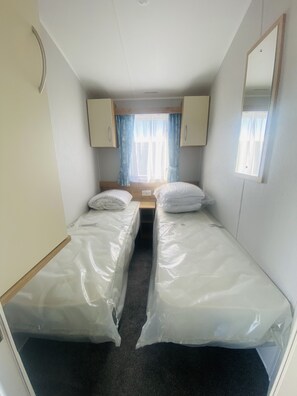 3 makuuhuonetta, silitysrauta/-lauta, ilmainen Wi-Fi, vuodevaatteet