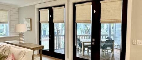 Smart TV, chimenea, tenis de mesa y oficina