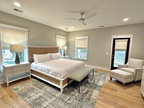 4 bedrooms, desk, iron/ironing board, free WiFi