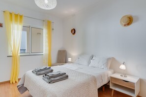 Premier Apartment | 2 bedrooms, premium bedding, down comforters, memory foam beds - Alta Garajau II (Santa Cruz)