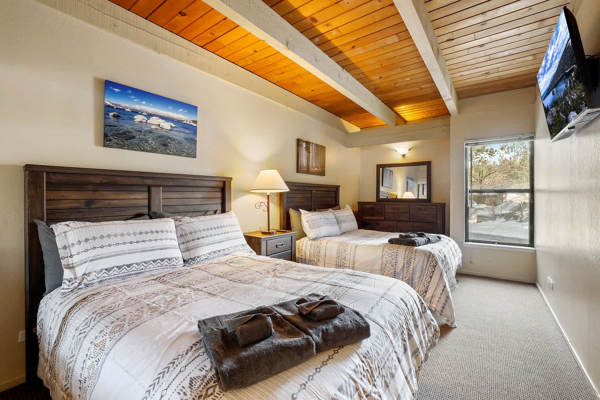 Condo, nhiều giường, ban công, quang cảnh núi (Lakeland Sandy Beach Retreat) | 2 phòng ngủ, trang trí khác biệt 