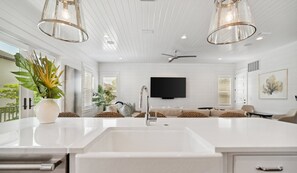 Interior - ❄️Grand Luxe | Coastal Beach Getaway | Holiday Scenes + Winter Greens | Free Golf! ⛳ (Miramar Beach)