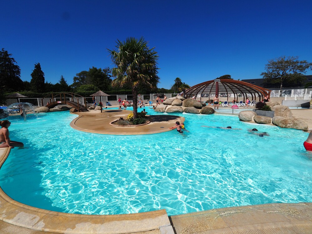 Alice Rim Pool Mobil-home + TV + Plancha | Parc aquatique - Landudec | Vrbo