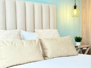 Down duvets, individually furnished, desk, laptop workspace - Urban 960 by Weeki (Bogotá)