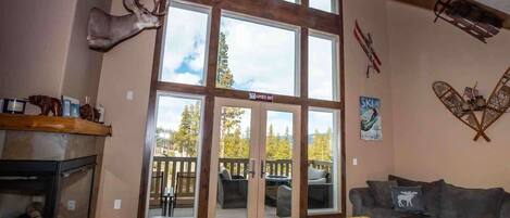 Smart-TV, peis, videospill og bøker