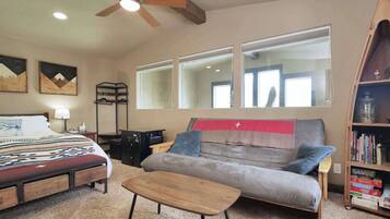 3 Schlafzimmer, Schreibtisch, Bügeleisen/Bügelbrett, Reisekinderbett