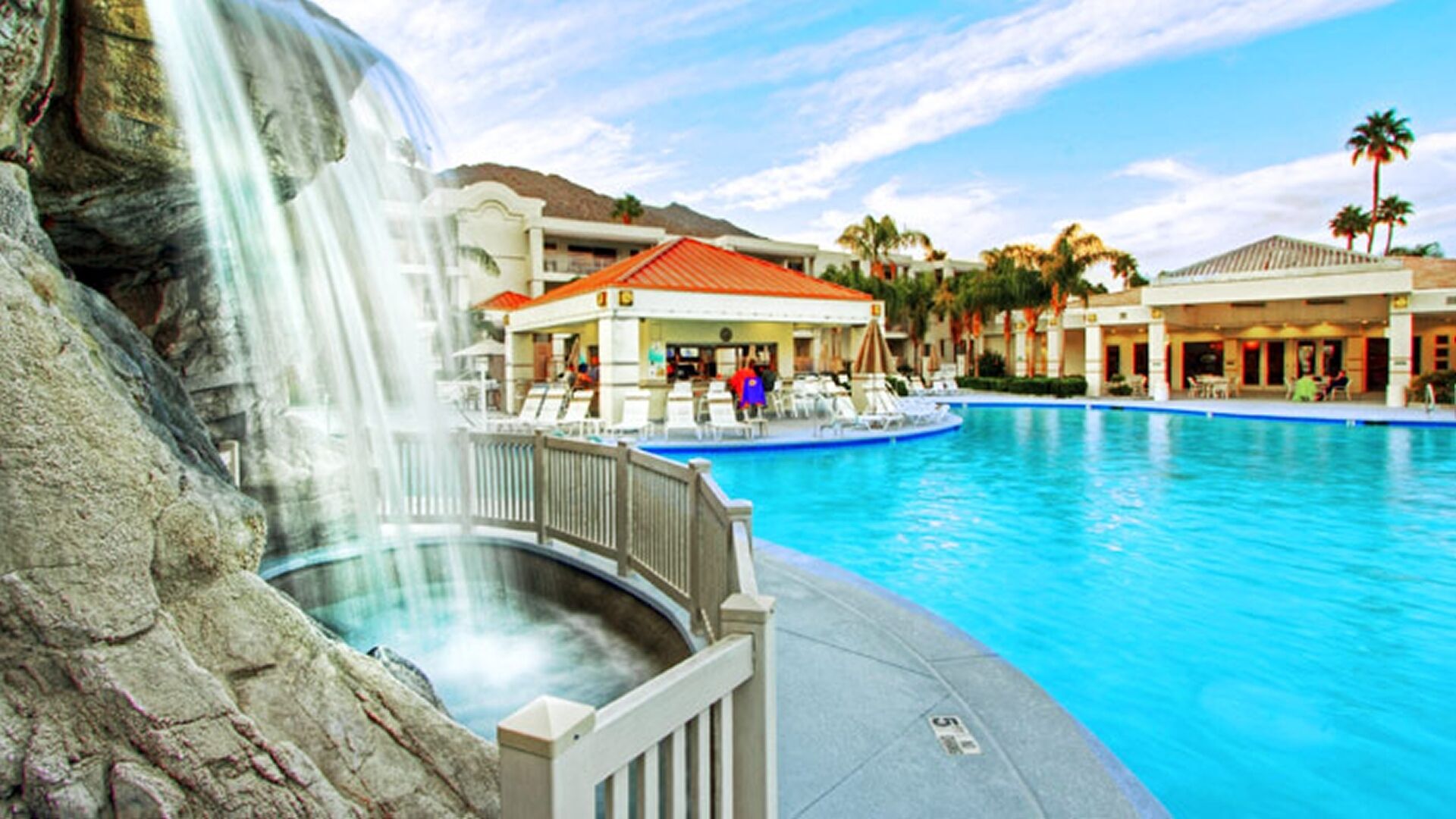 2BR sleeps 6 condo Palm Canyon Resort