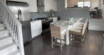 Short Block to The Beach! Newly Remodeled With Pool & Hot Tub!