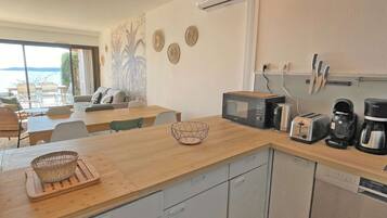 Kühlschrank, Mikrowelle, Ofen, Geschirrspüler