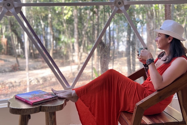 Signature Room | Desk, iron/ironing board, free WiFi, bed sheets