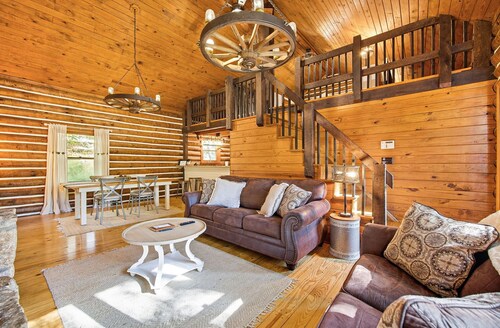 Hocking Hills Secluded Cabin • Hot Tub • Fireplace