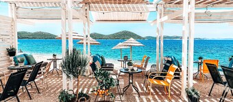 BUQEZ ECO RESORT - Beach Villa 22 - Directly by beach