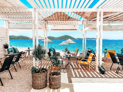 BUQEZ ECO RESORT - Beach Villa 22 - Directly by beach