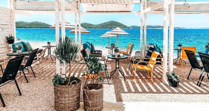 BUQEZ ECO RESORT - Beach Villa 22 - Directly by beach