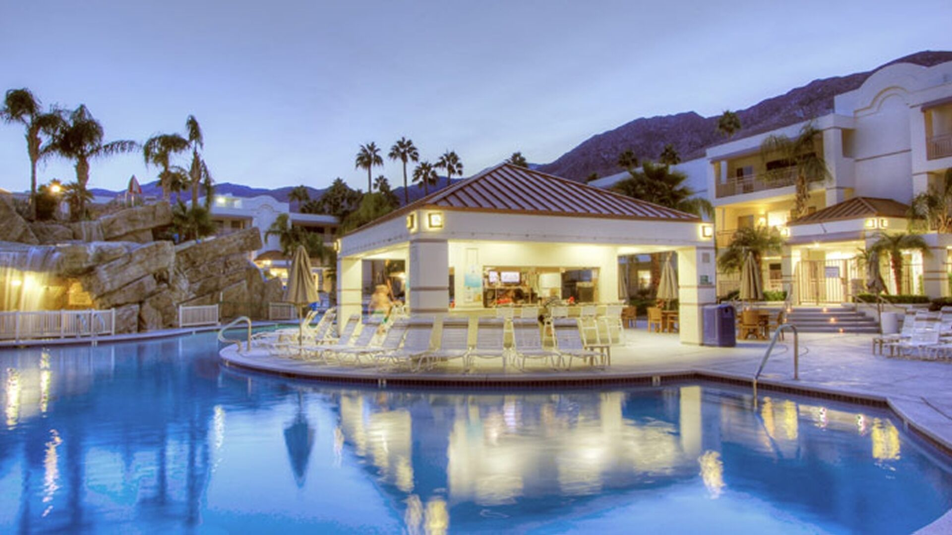 1BR sleeps 4 condo Palm Canyon Resort