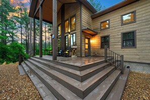 Exterior - Heart of the Pines - Pets, Hot Tub, Soaker Tub, 3 Masters (Broken Bow)