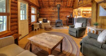 10 Haines Landing - We love this classic cabin! Pet friendly and gorgeous views!!