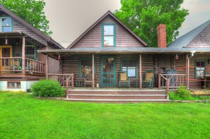 Exterior - 10 Haines Landing - We love this classic cabin! Pet friendly and gorgeous views!! (Oquossoc)