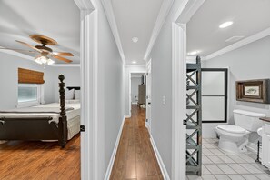 5 bedrooms, iron/ironing board, WiFi, bed sheets