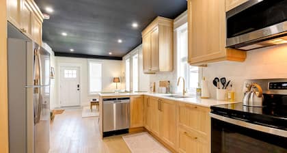 The Otis đ
Ź on Victoria Park | 2 Bed 1 Bath | Main Floor Suite