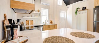 The Willow ⍋ | 1 Bed 1 Bath | 2nd Storey Suite