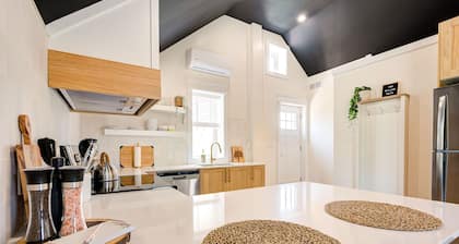 The Willow ⍋ | 1 Bed 1 Bath | 2nd Storey Suite