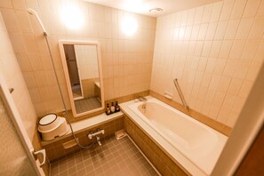 Separate bathtub and shower, free toiletries, hair dryer - Chateraise Hotel Nirasaki Forest (Nirasaki)