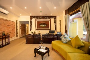 Couples treatment room(s), sauna, steam room, body treatments