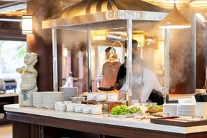 Free daily buffet breakfast