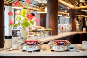 Free daily buffet breakfast  - Emeralda Resort Tam Coc (Hoa Lu)