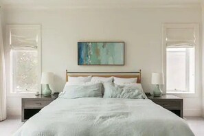 5 間睡房、書桌、熨斗/熨衫板、可攜式嬰兒床