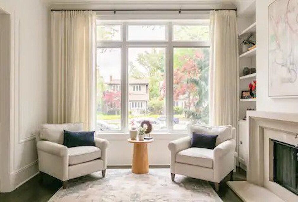 Smart TV, fireplace, stereo, offices