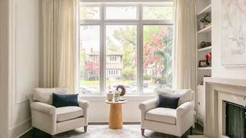 Smart TV, fireplace, stereo, offices