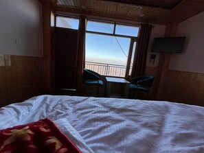 1 bedroom, WiFi, bed sheets - Orchid View Room | w King Sized Bed, Balcony, Food, Parking, Wi-fi (Theog)