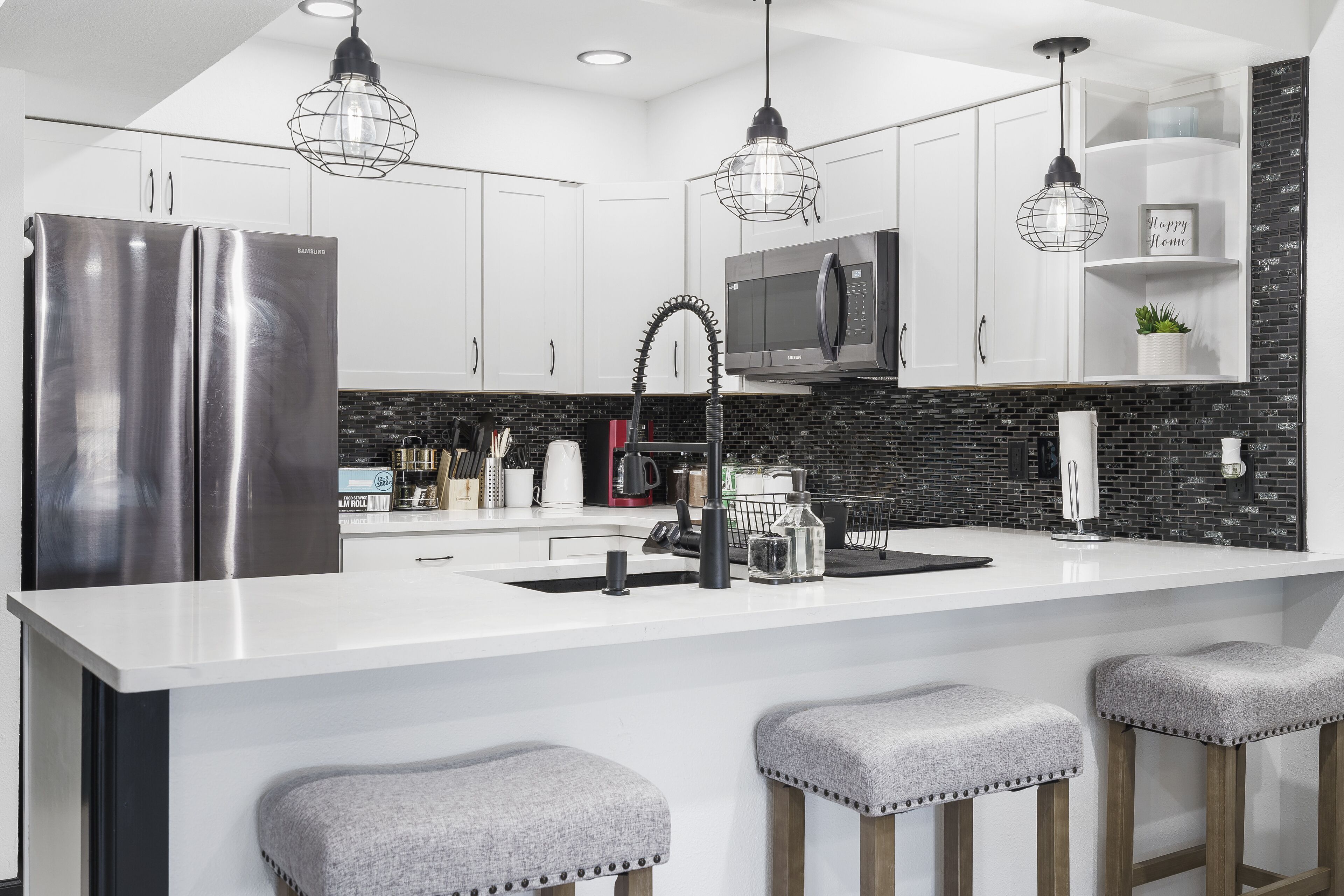 Kühlschrank, Mikrowelle, Ofen, Herdplatte