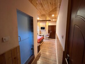 1 bedroom, bed sheets