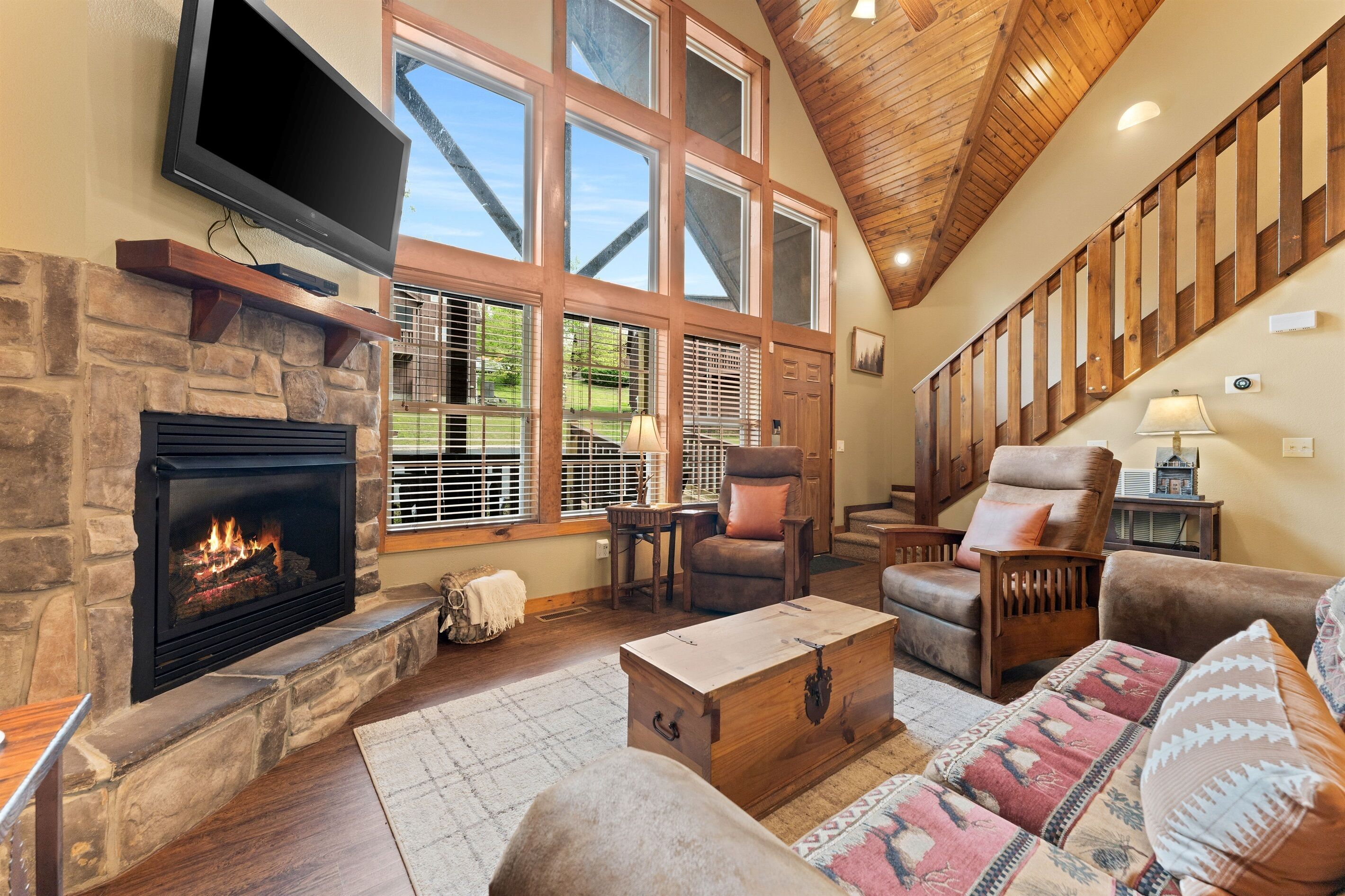 Televisie, een open haard en videospelletjes