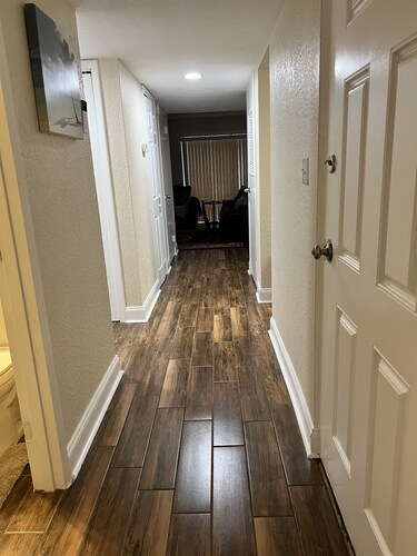 4 bed-3 baths, central location