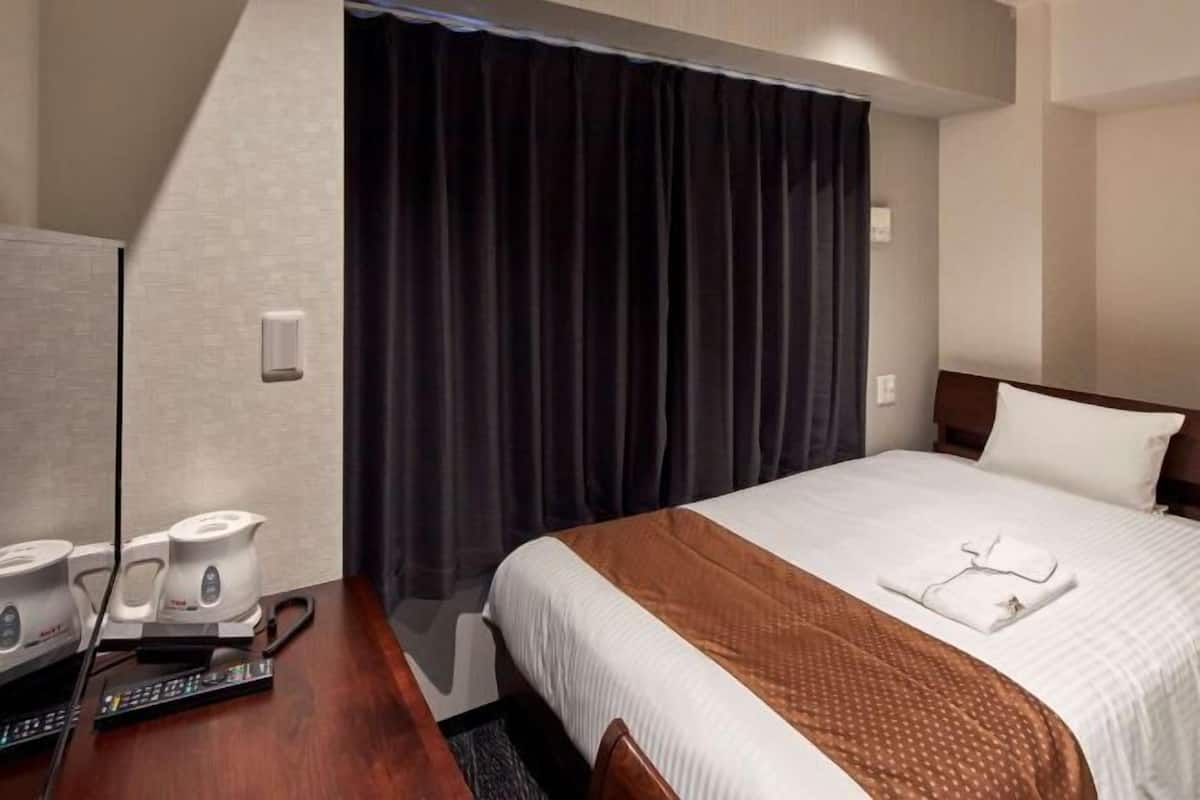1 bedroom, desk, free WiFi, bed sheets