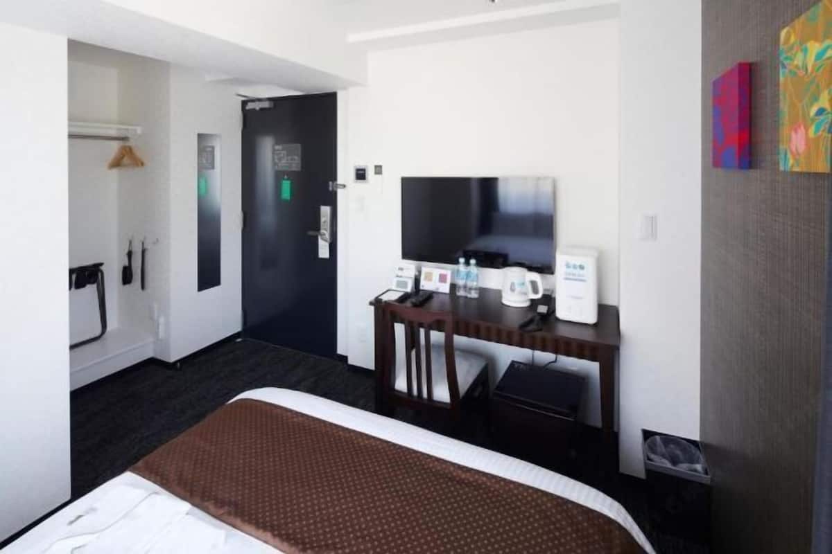 1 bedroom, desk, free WiFi, bed sheets