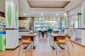 Restaurant - OYO 90697 Hotel Wisata (Dumai)