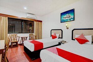 Executive Twin Room | Desk, laptop workspace, soundproofing, free WiFi - OYO 90697 Hotel Wisata (Dumai)