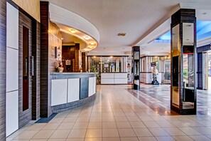 Reception - OYO 90697 Hotel Wisata (Dumai)