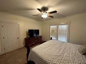 2 bedrooms, iron/ironing board, bed sheets